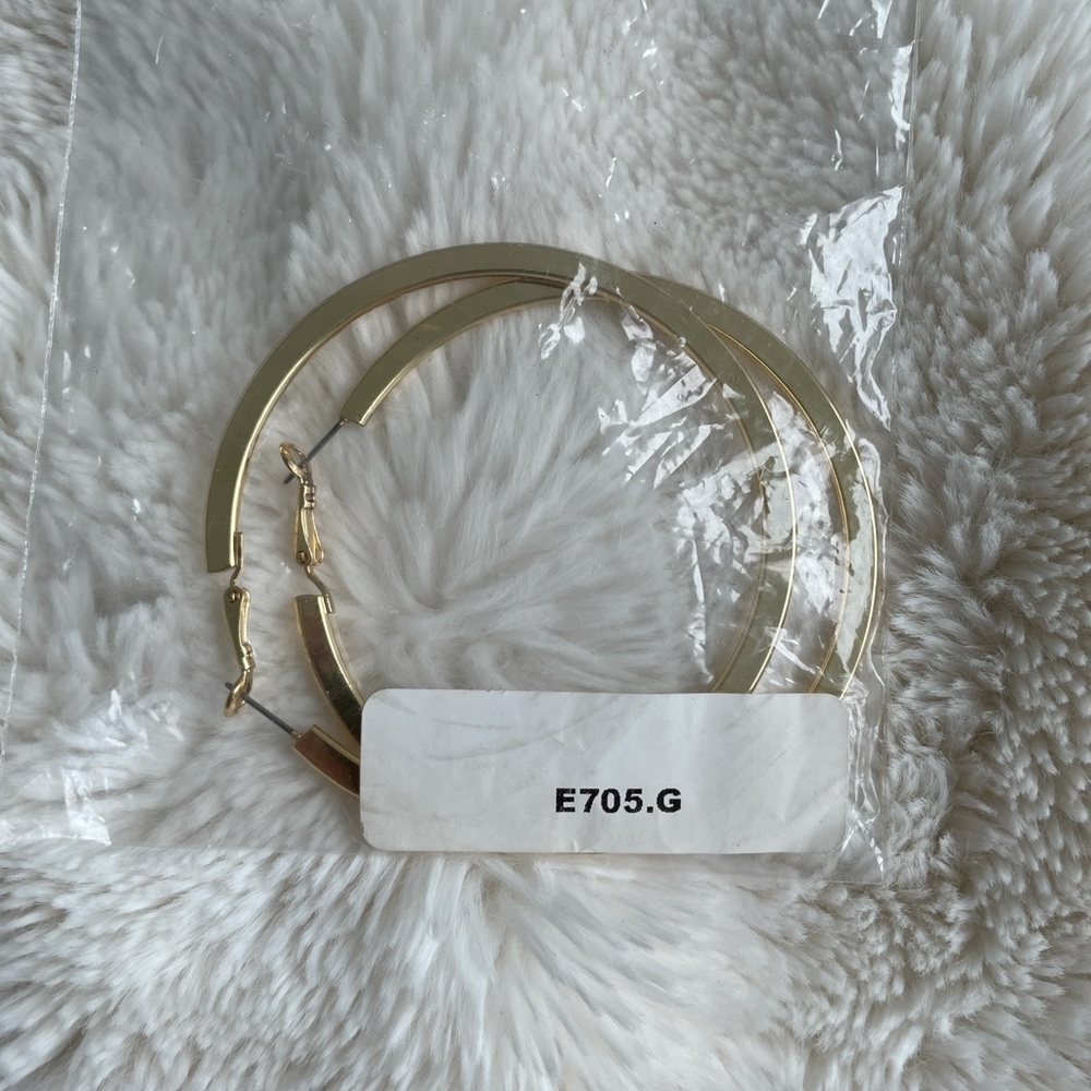 New Revolve Gold Hoops - Picture 5 of 5
